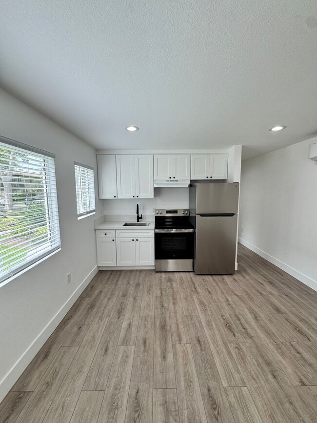 Building Photo - Large New Construction 1 bed 1 Bath Apartment for Rent In Long Beach!