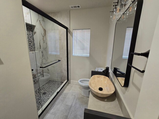 Building Photo - Completely Remodeled Home for Rent – Midtown Sacramento