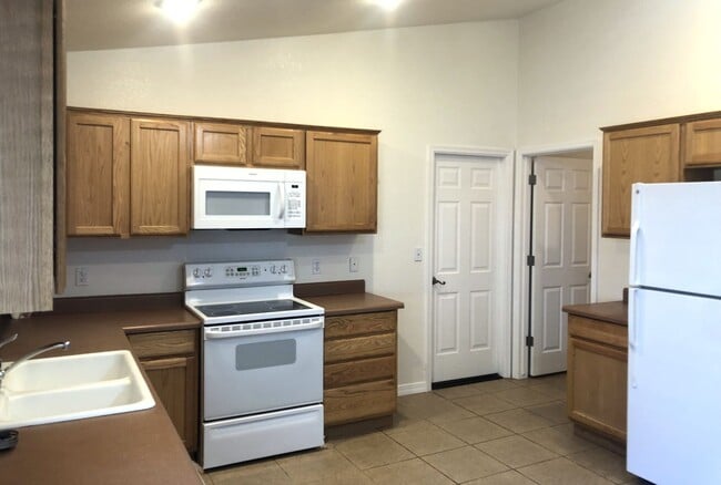 Building Photo - Coming Soon!  Beautifully Updated Home with Screened Porch Retreat
