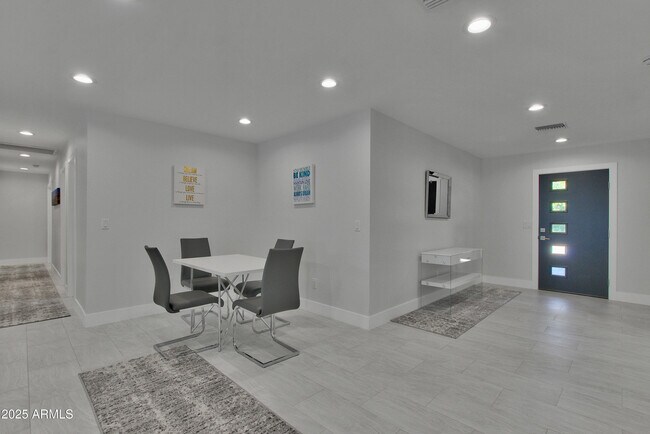 Building Photo - 4241 E Calle Tuberia