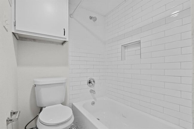Building Photo - 2750 Holly Hall St