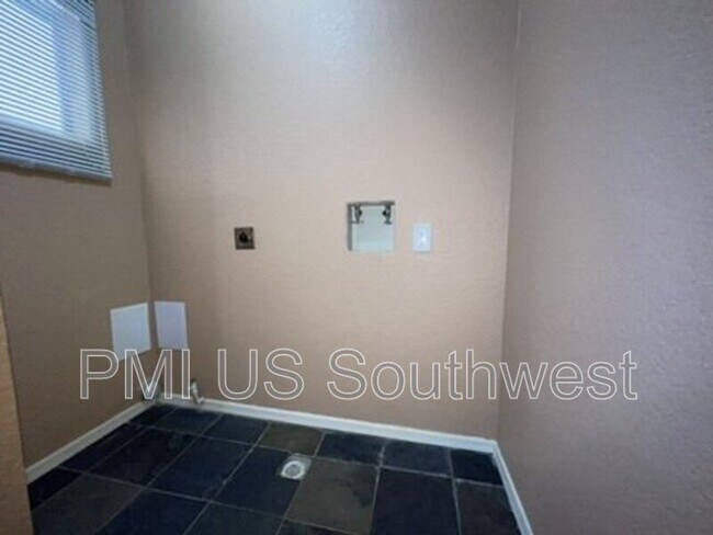 Building Photo - 1394 Mirada Dr