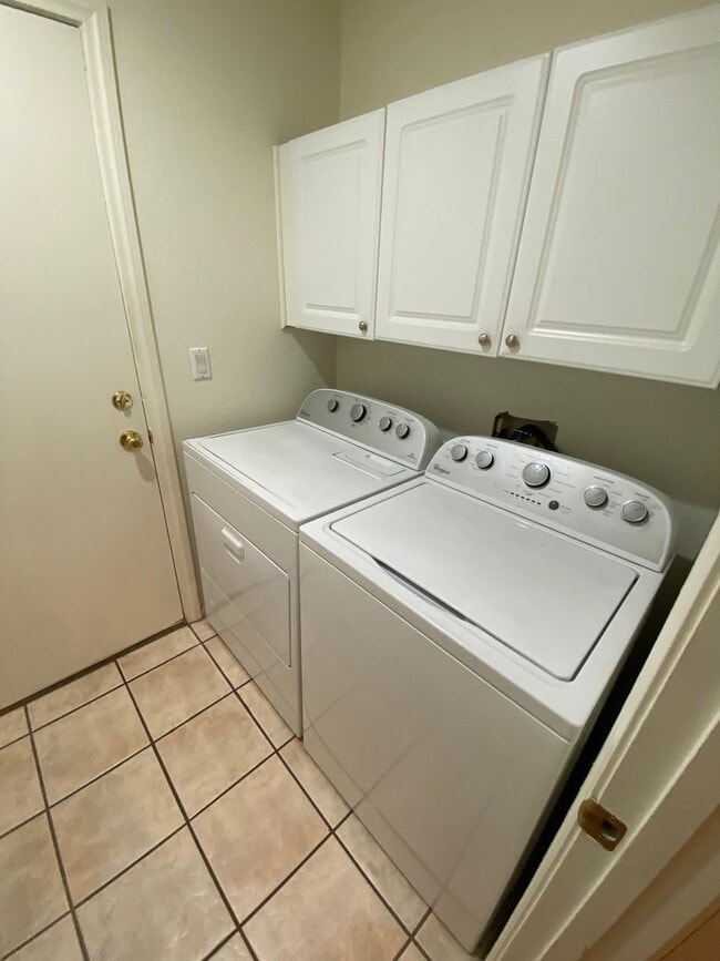 Building Photo - 3 bed/2 bath home located in Summerlin