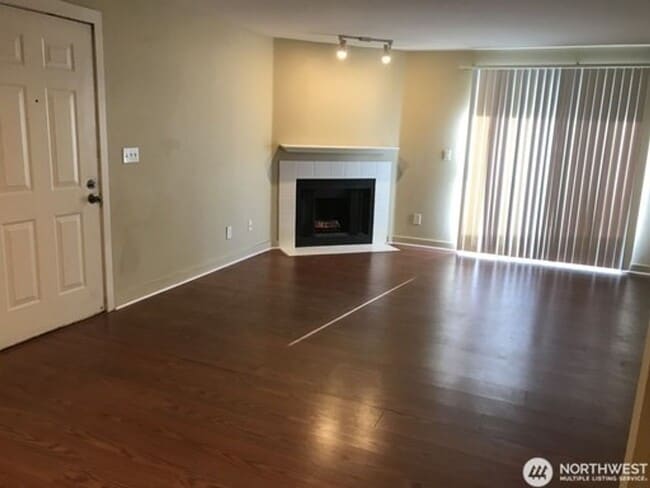 Building Photo - 16817 Larch Way