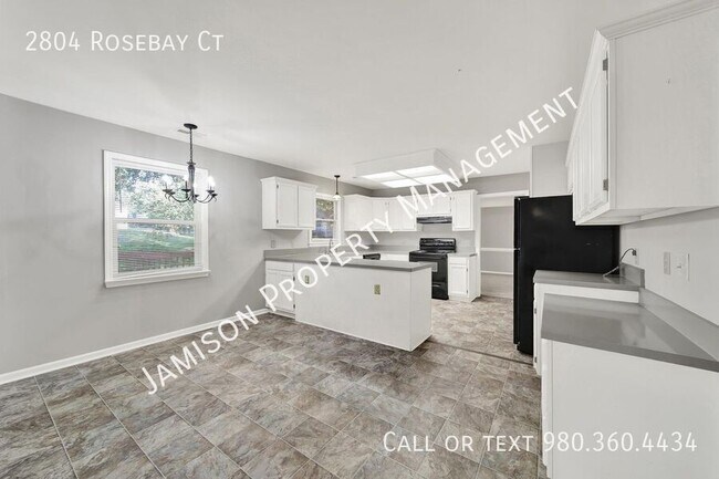 Building Photo - 2804 Rosebay Ct