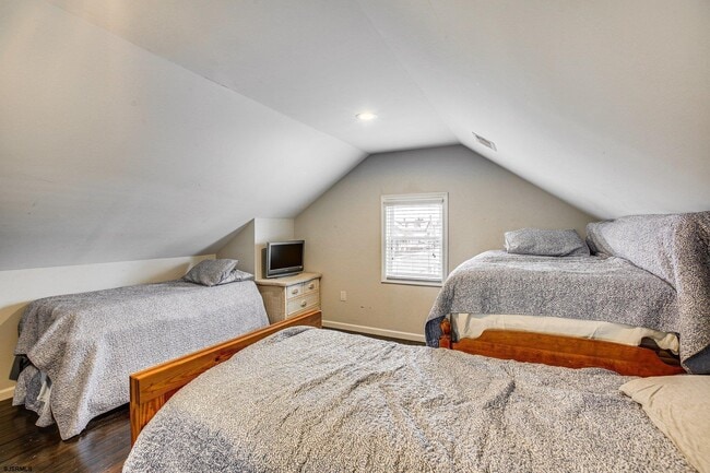 Building Photo - 200 N Essex Ave