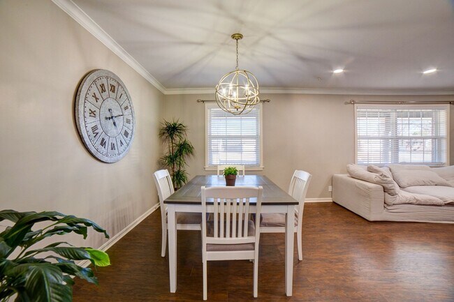 Building Photo - Available mid-August! Amazing mid-town gem...