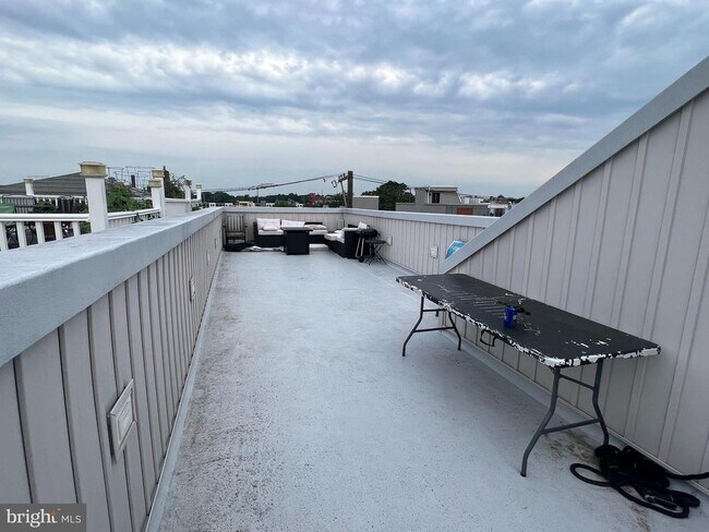 Building Photo - 1431 N 28th St