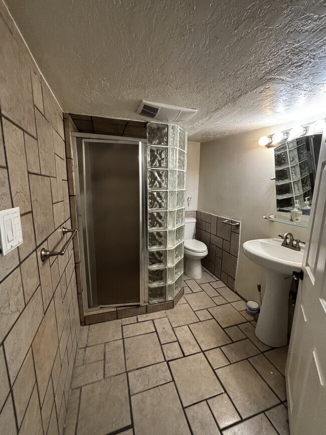 Building Photo - 157 N 400 W