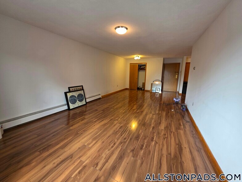 Building Photo - 28 Brentwood St