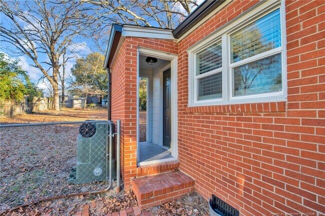 Building Photo - 809 Anarine Rd