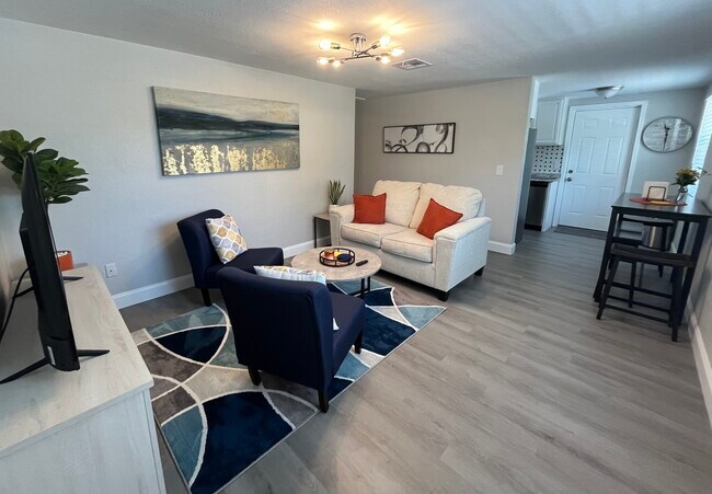 Building Photo - 607 Lyndhurst St