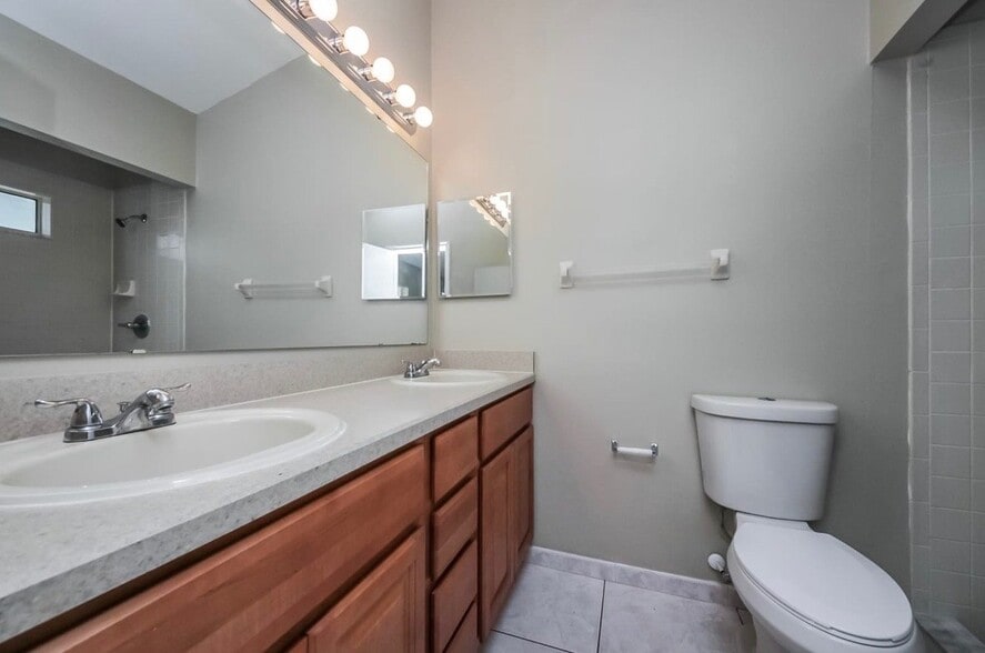 Building Photo - 1422 Coldwater Ct