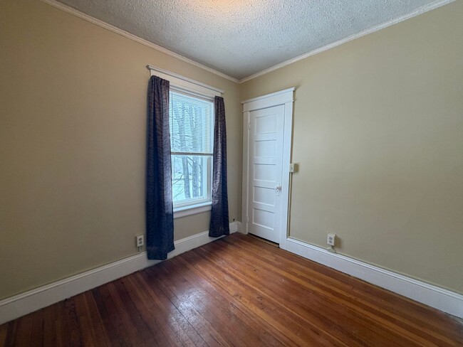 Building Photo - Move-In Ready 3-Bed, 1-Bath Home in Pittsfield