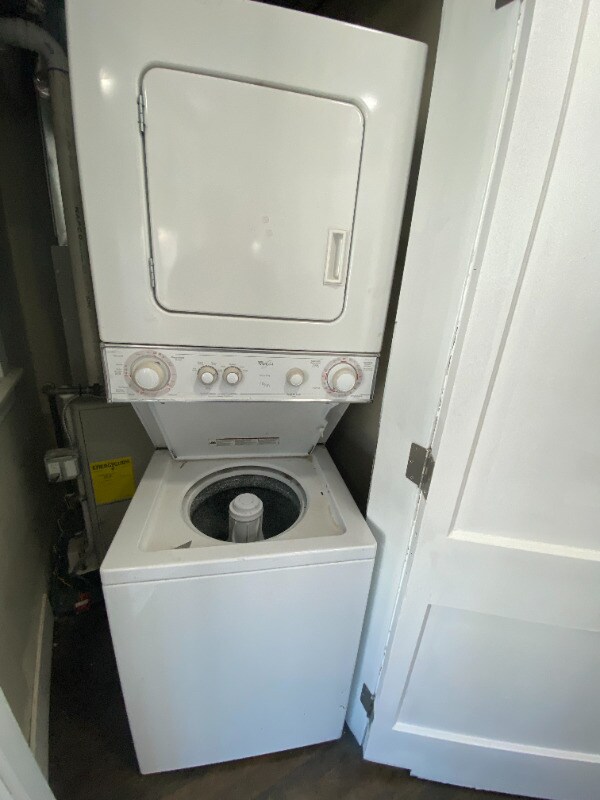 Building Photo - 3327 N Hamilton Ave