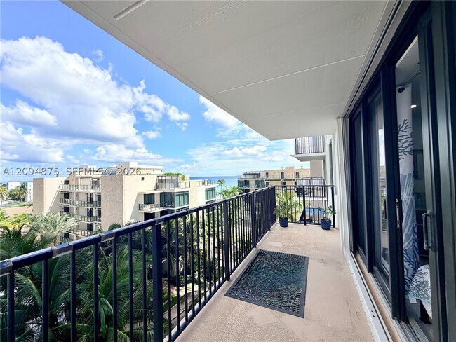 Building Photo - 2201 S Ocean Dr