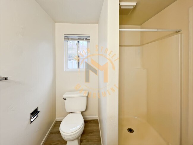 Building Photo - 466 S Good Hope Rd