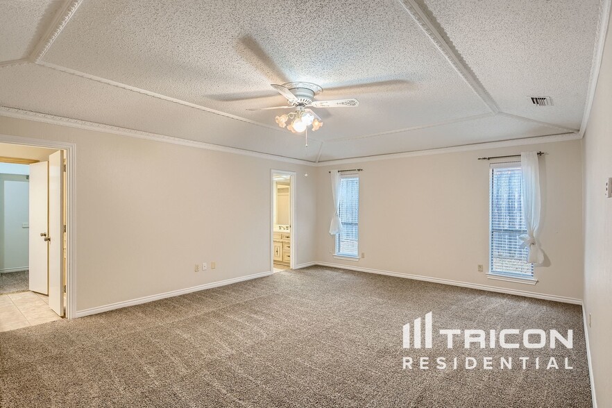 Building Photo - 1735 Plummer Dr