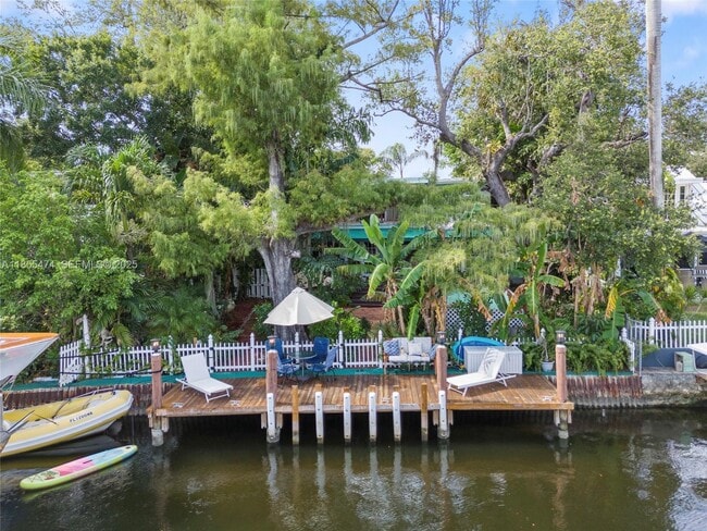 Building Photo - 918 Tequesta St