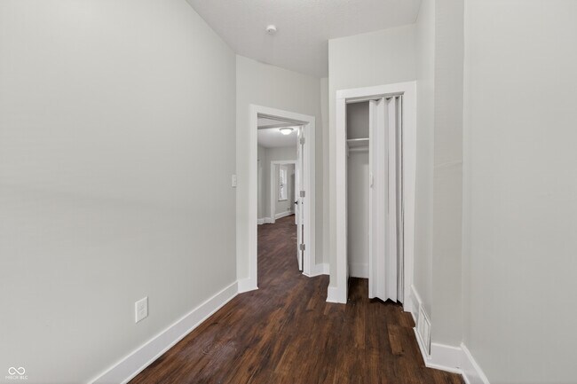 Building Photo - 926 W 32nd St