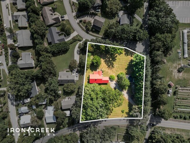 Building Photo - 82 Sand Hill School Rd