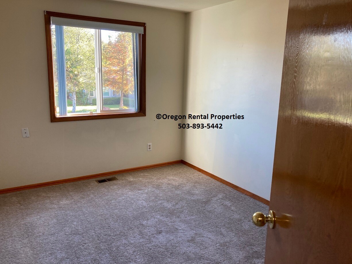 Building Photo - 2511 NE 161st Ave