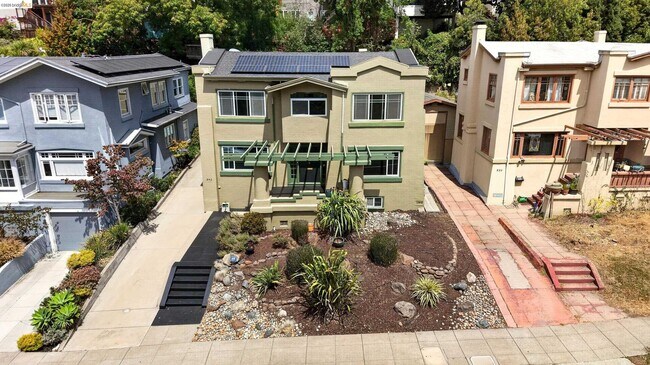 Building Photo - 846 Mandana Blvd