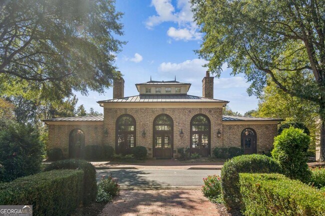 Building Photo - 9026 Riverbend Manor