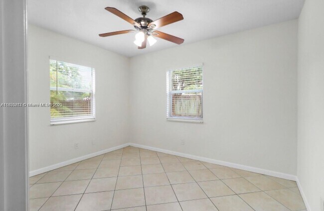 Building Photo - 817 SW 20th St