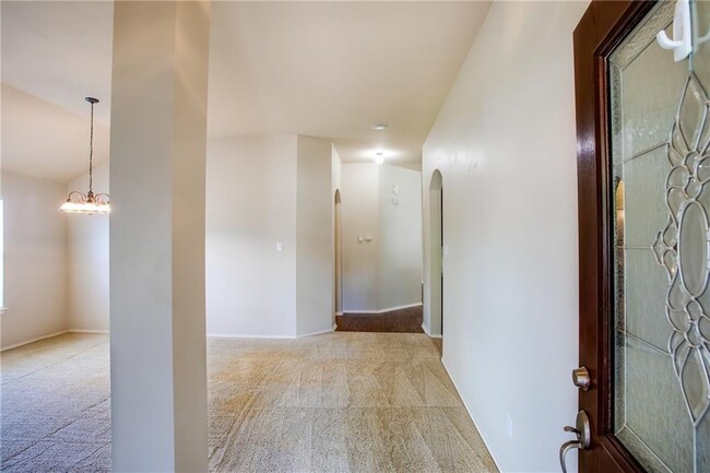 Building Photo - 1200 Rainbow Parke Dr