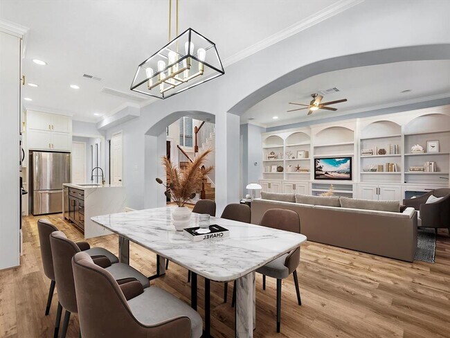 Building Photo - 354 Old Aqua Landing E