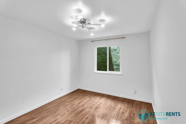Building Photo - Noe Valley/Dolores Heights: Luxury Condo w/ Expansive Private Deck & 2 Car Parking