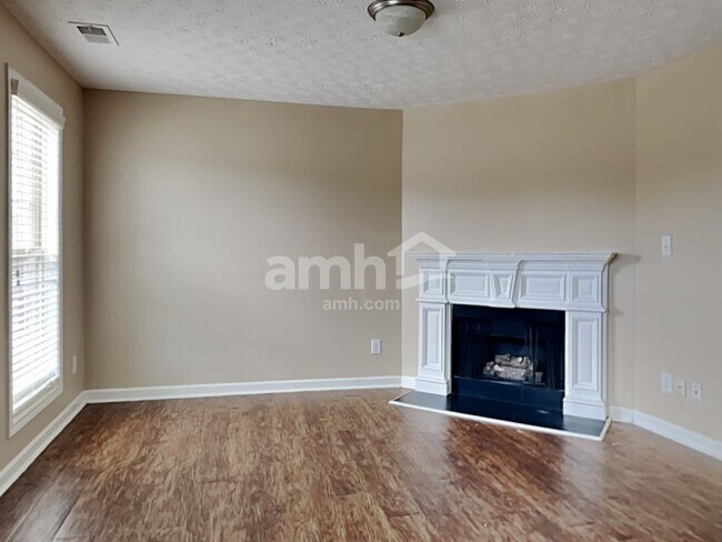 Building Photo - 70 Maxton Ave