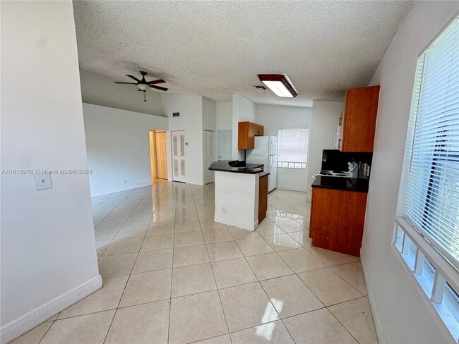 Building Photo - 9999 Summerbreeze Dr