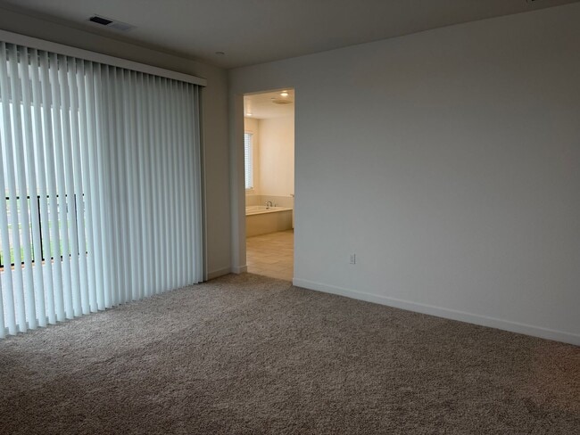 Building Photo - Beautiful Sacramento 5 Bedroom 3 Bathroom 3000 Sqft. Home for Rent