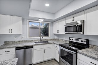 Building Photo - 14 E Hermosa Dr