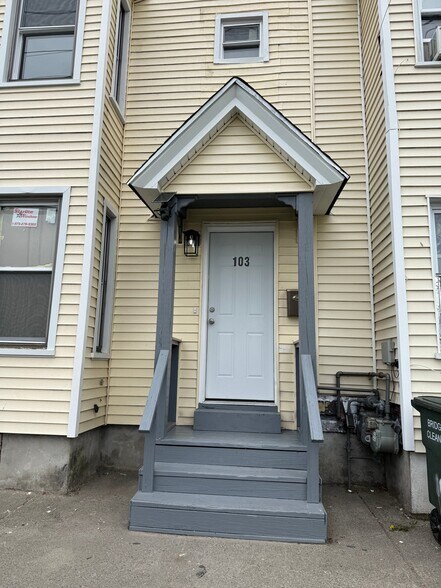 Building Photo - 103 Helen St
