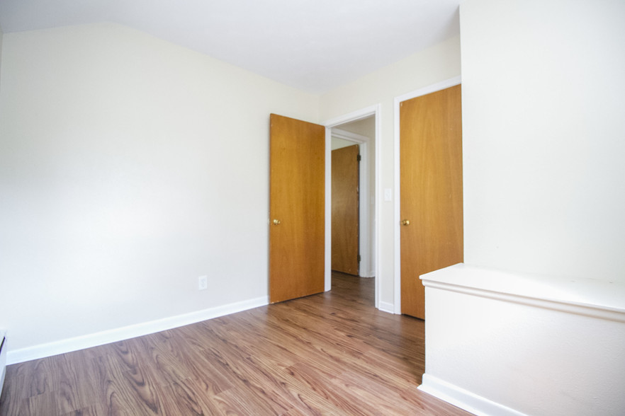 Building Photo - 3350 Beaumont Dr