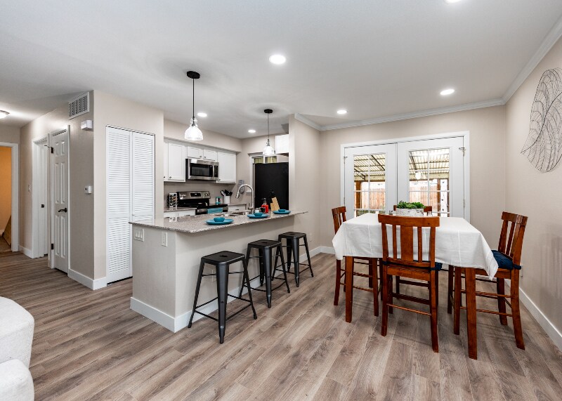 Building Photo - 2068 Fernwood Dr