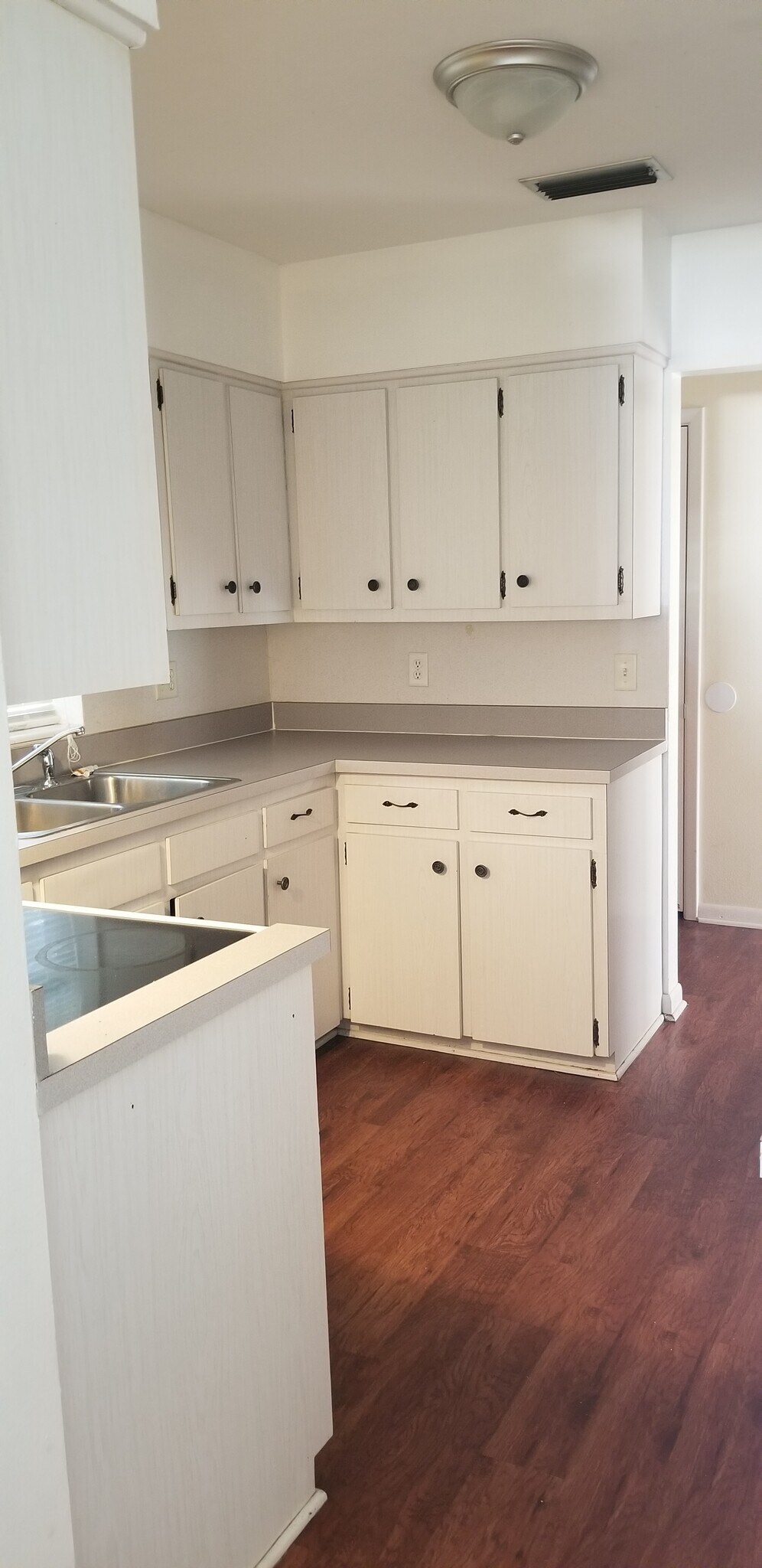 Building Photo - 302 Longwood Dr