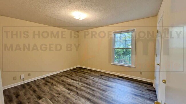 Building Photo - 3388 Oak Park Dr