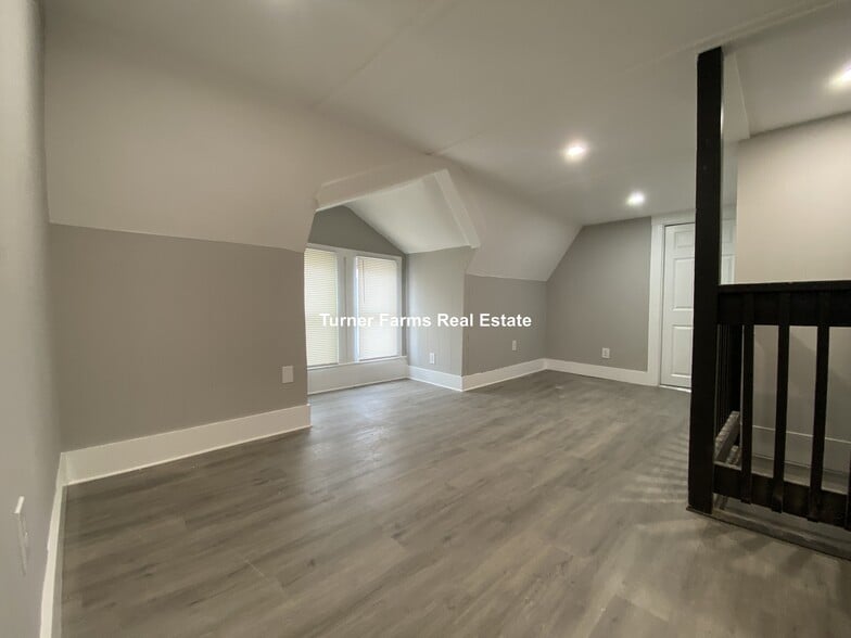 Building Photo - 35 Humphreys St