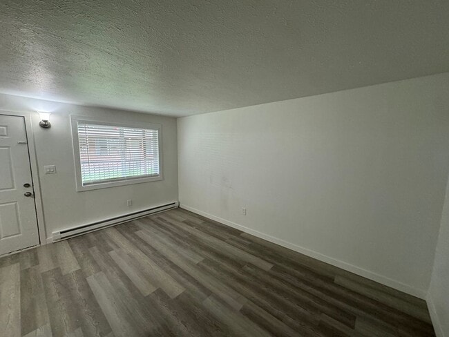 Interior Photo - 6021-6025 N Mayfair St