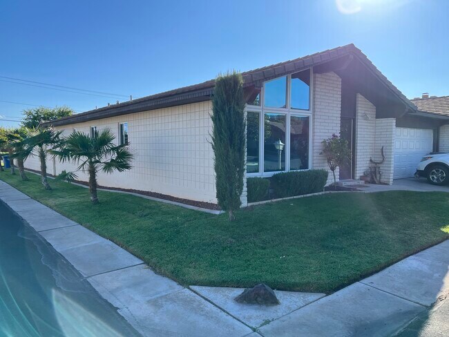 Building Photo - 55 E 700 S