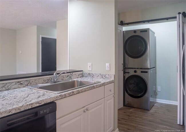 Building Photo - 667 Bartons Landing Pl