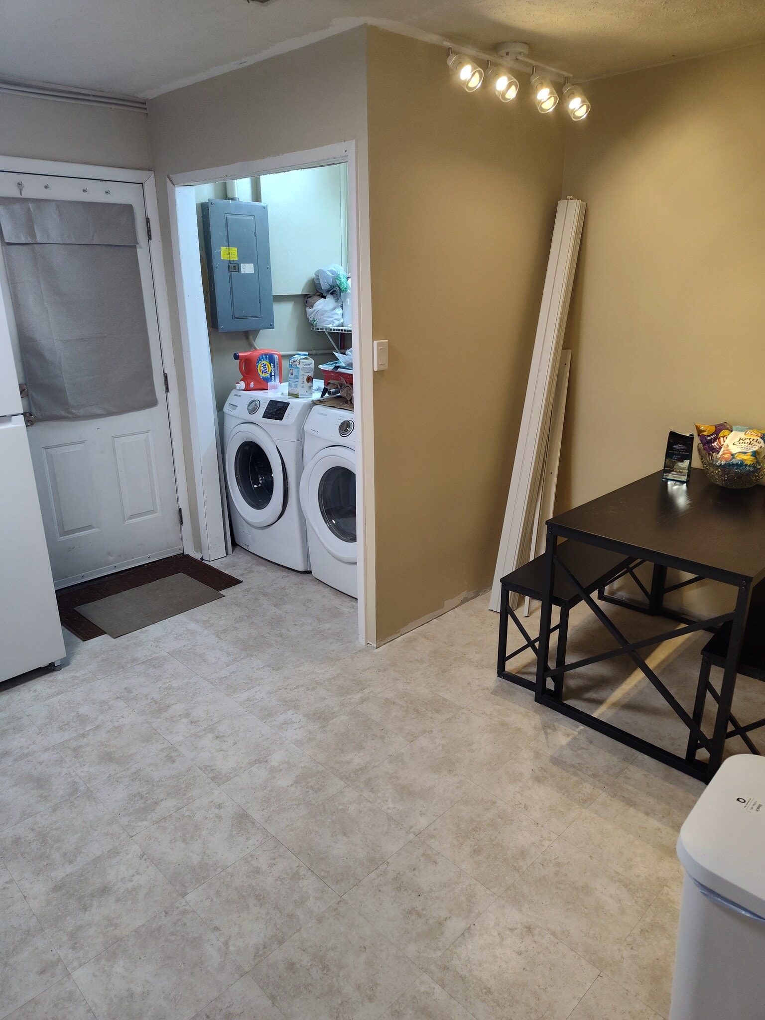 Building Photo - 14 Redbank Dr