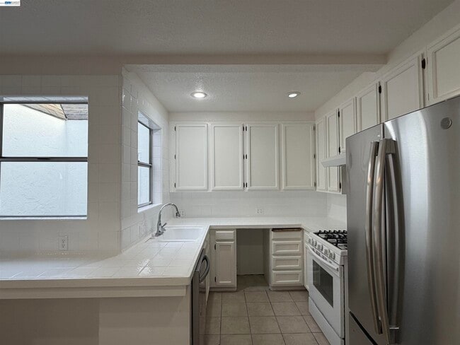 Building Photo - 175 W Moltke St