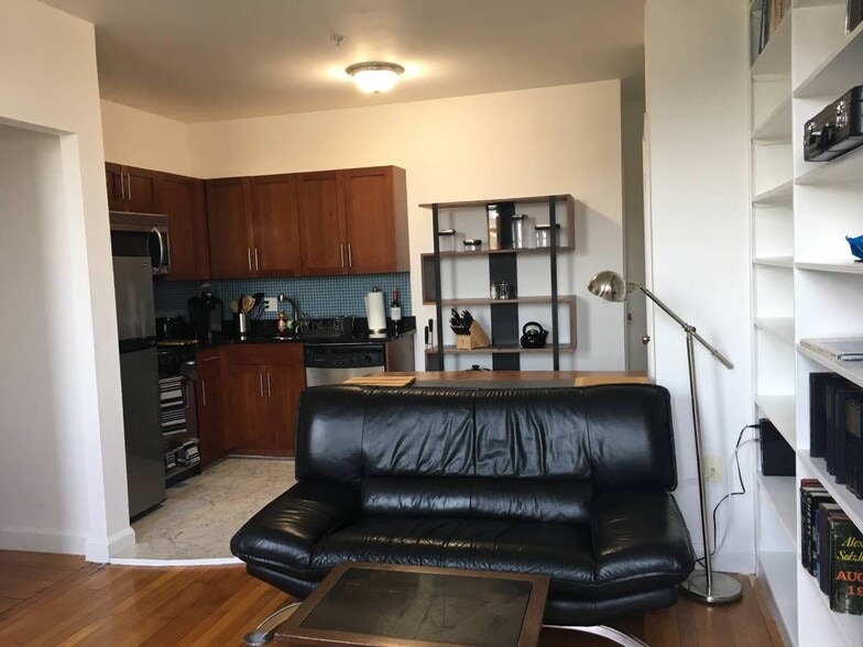 Primary Photo - 445 Beacon St