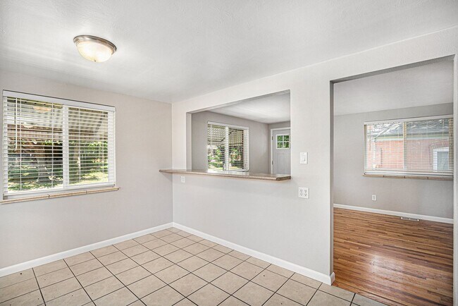 Building Photo - Spacious 4BR with bonus space and a 2 car garage in the heart of Sunnyside!