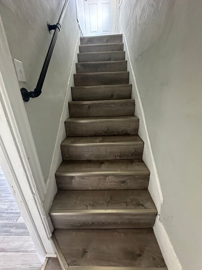 Building Photo - 3 BEDROOM 1 BATH NEWLY REMODELED in HAMILTON